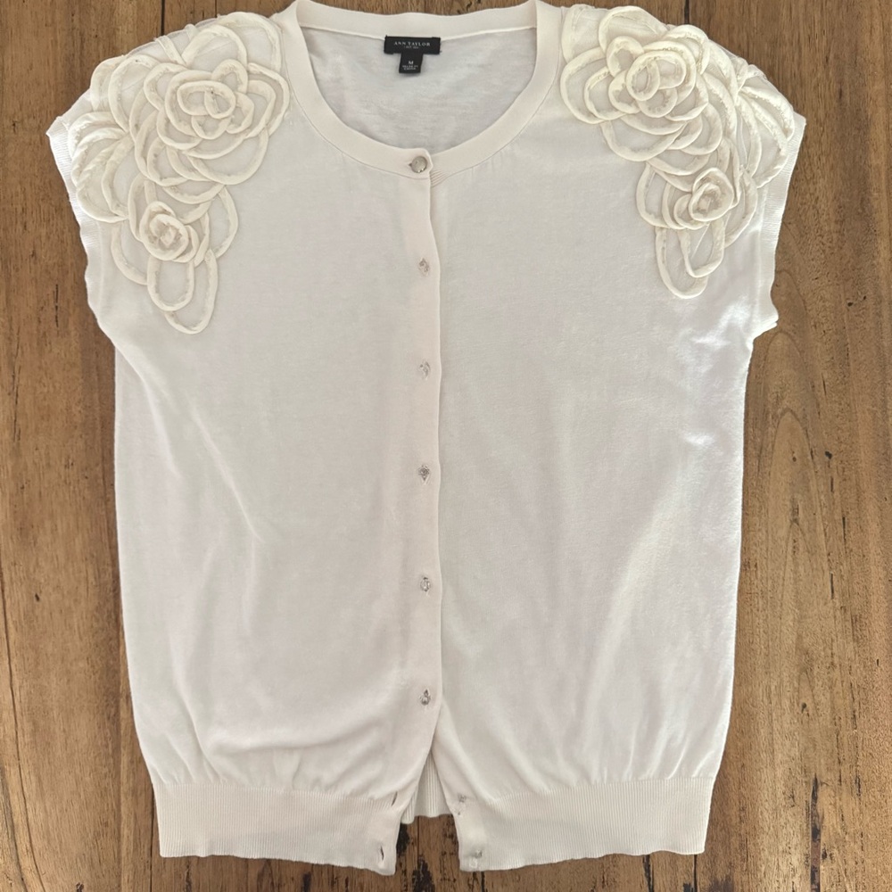 Ann Taylor Ivory Cotton Silk Cardigan Short Sleeve Beaded Appliqué Size Medium - Picture 16 of 16